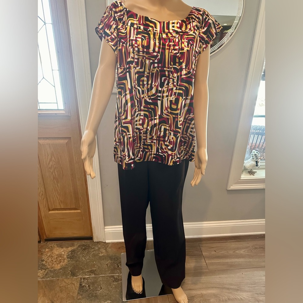 Liz & Co. Geometric L Top and Kim Roger’s 16P Casual Brown Pants